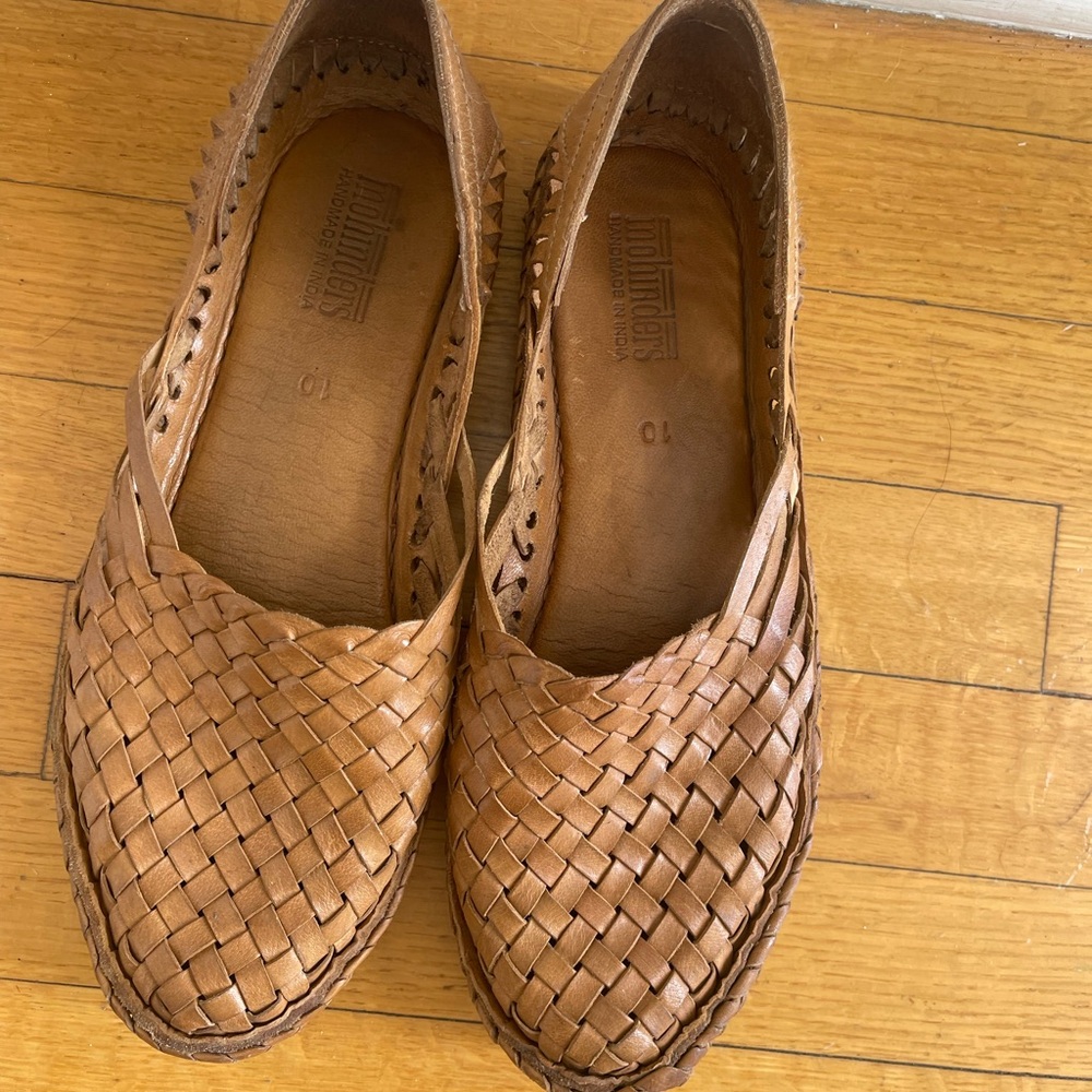 Mohinders Women’s Natural Leather Woven Flat